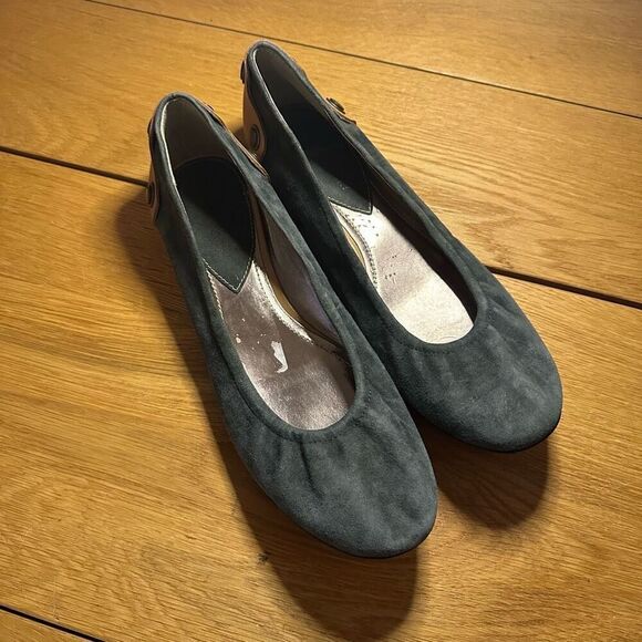 B Makowsky Remi Blue gray Brown Accent Studded Leather Ballet Flats 9.5 - Picture 1 of 9